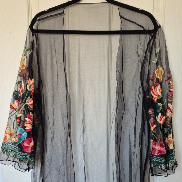 🚨MUST GO!🚨Sheer Black Kimono with Floral Embroidery - Picture 1 of 3